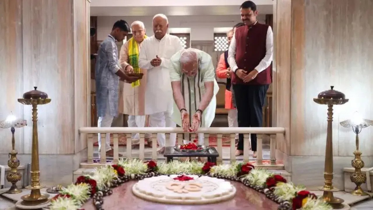 PM Modi paid tribute to Sangh founders in Nagpur, laid foundation stone of hospital!