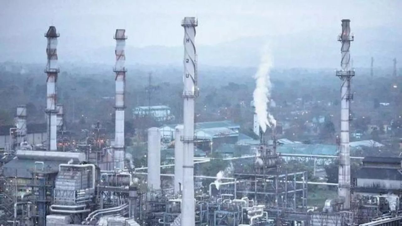 Environmental crisis at Numaligarh Refinery! Panic due to dangerous chemicals found in Dhansiri river