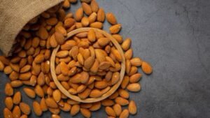 Eat soaked almonds or else it can cause great harm! Know the right way and how to avoid mistakes