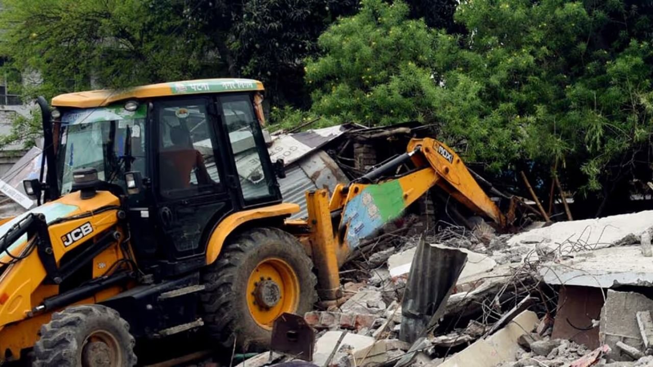 Assam: Bulldozers run on illegal encroachments! Meghalaya shows strictness on Assam border