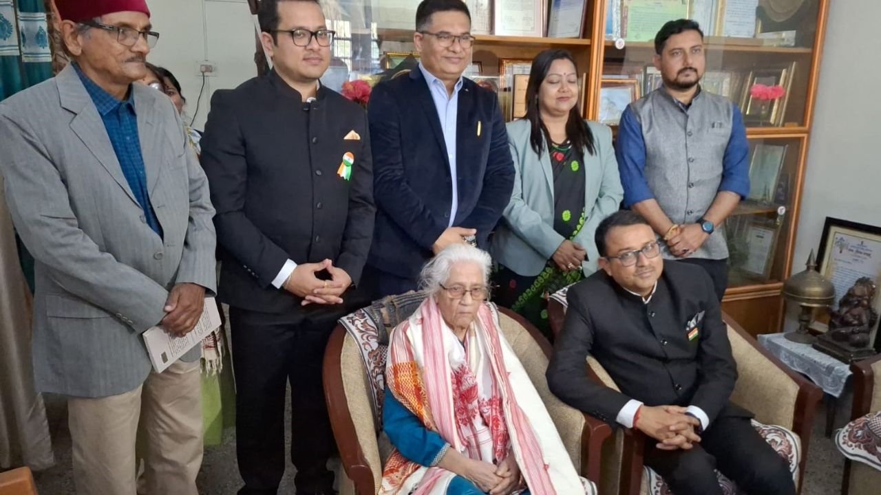 Assam: Geeta Upadhyay Receives Padma Shri at Home in Tezpur for Literary Excellence