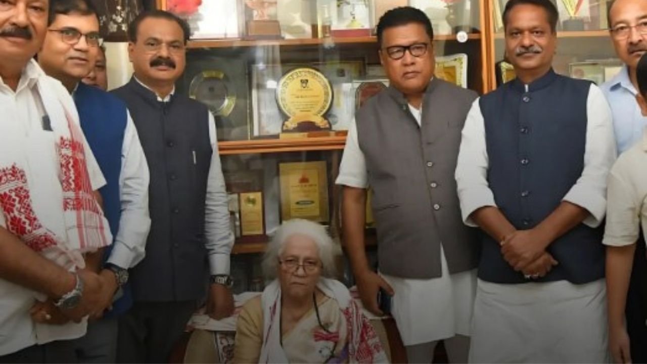 Assam: Geeta Upadhyay Receives Padma Shri at Home in Tezpur for Literary Excellence