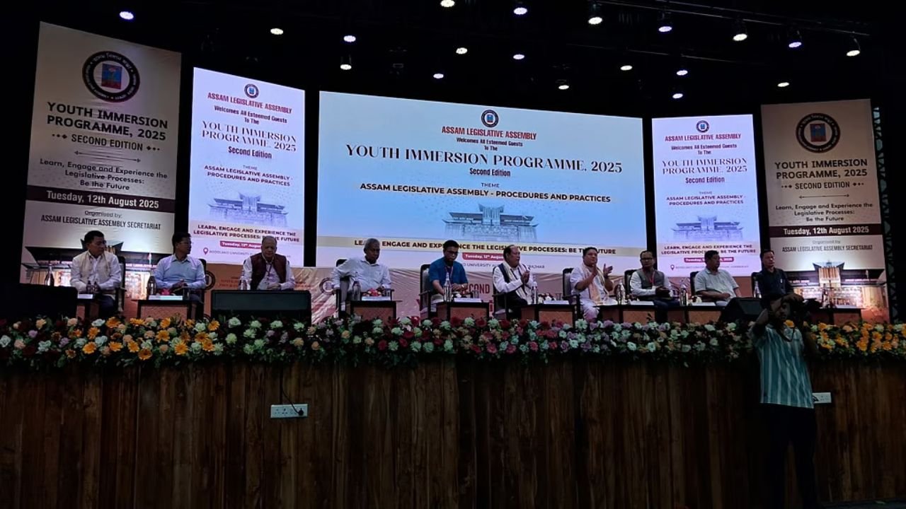 A unique opportunity for students to learn about the functioning of Assam Legislative Assembly! Assam Legislative Assembly organized 'Yuva Visarjan Program'