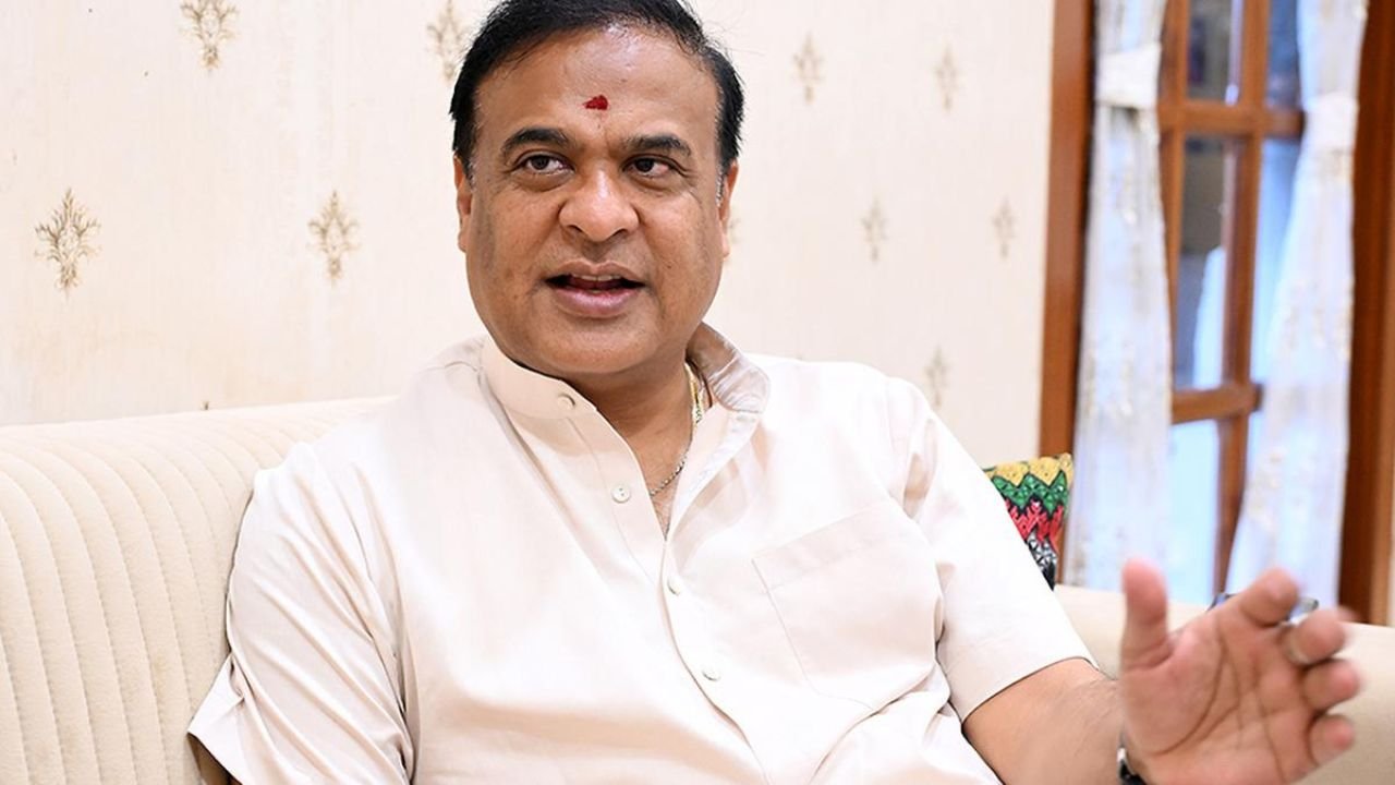 Assam: Sarma showed strictness! Bangladeshis were shown the way out on the border of Assam