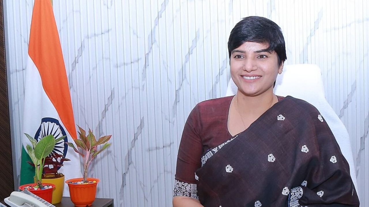 IAS Hari Chandana set an example with hard work and dedication, a unique beginning of change in society