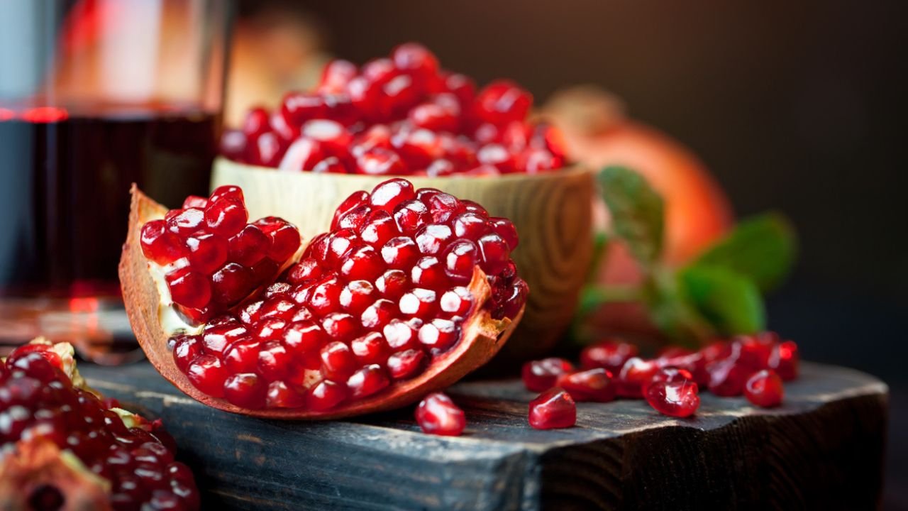 Healthy pomegranate can be fatal for some people, know who should avoid it