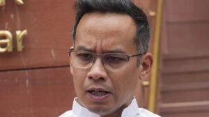 Gaurav Gogoi cornered Gadkari-Taking toll on bad roads is like rubbing salt on the wounds of the public