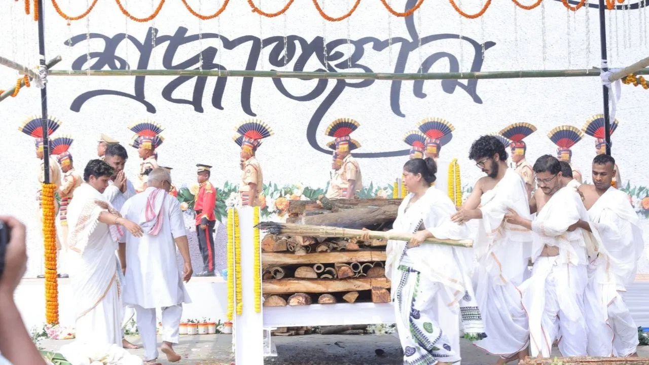 Assam: The artist was given a final farewell amid the resounding gunfire, leaving his wife and fans emotional.