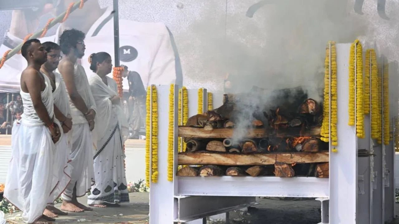 Assam: The artist was given a final farewell amid the resounding gunfire, leaving his wife and fans emotional.