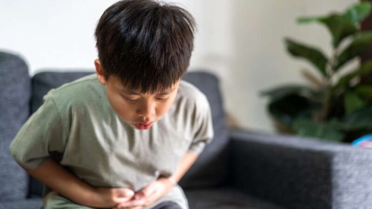 Stomach Flu Symptoms: Do not ignore stomach pain, gas and cramps, these could be the beginning of dangerous stomach flu