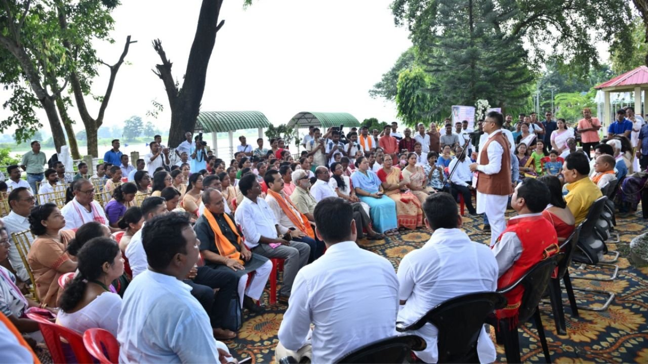 Assam News: A 25-foot bronze statue in memory of Zubeen Garg will be installed in Charan Beel Park in Morigaon, know the full update