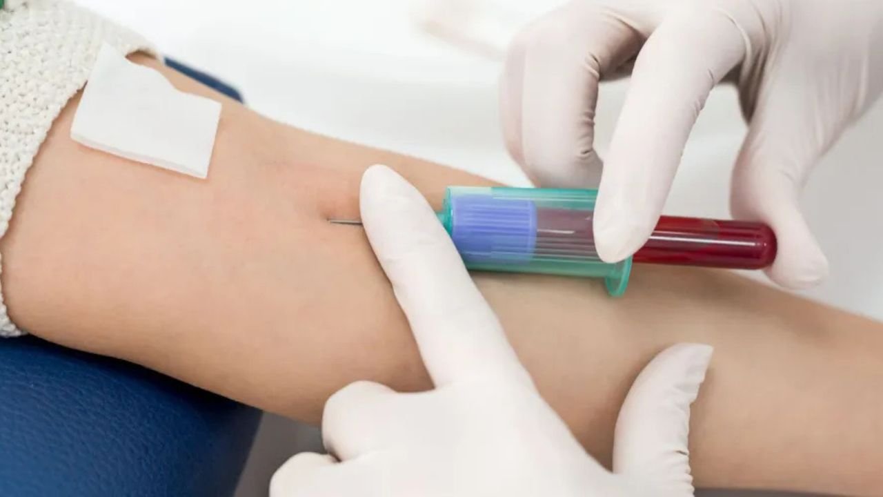 Why do doctors take blood samples twice for diabetes testing? Experts have revealed the real reason, you will be shocked to know.