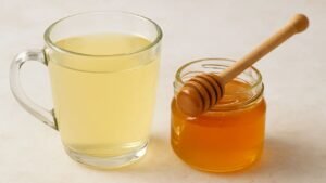 How to keep your stomach clean: Drink honey and lukewarm water as soon as you wake up in the morning to cleanse your stomach and improve your health.