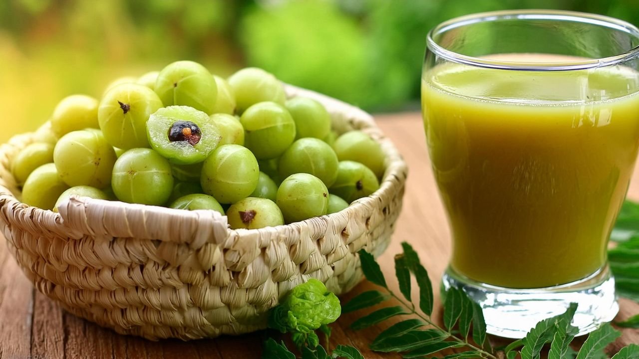 Gooseberry Water: Amla water can make you fit and beautiful, even doctors believe in its benefits.