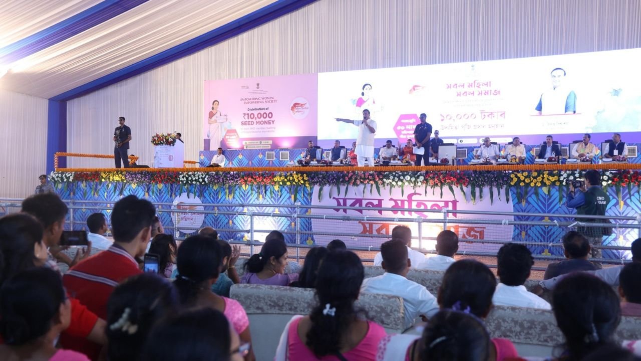 Assam: Historic decision by Himanta Sarma for 36,000 women, check distribution organized in Gohpur!