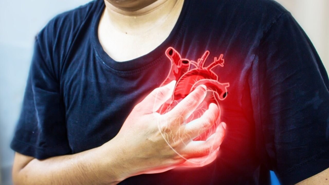 Pre-Heart Attack: Want to avoid a heart attack? The body sends SOS signals in advance—learn which ones.
