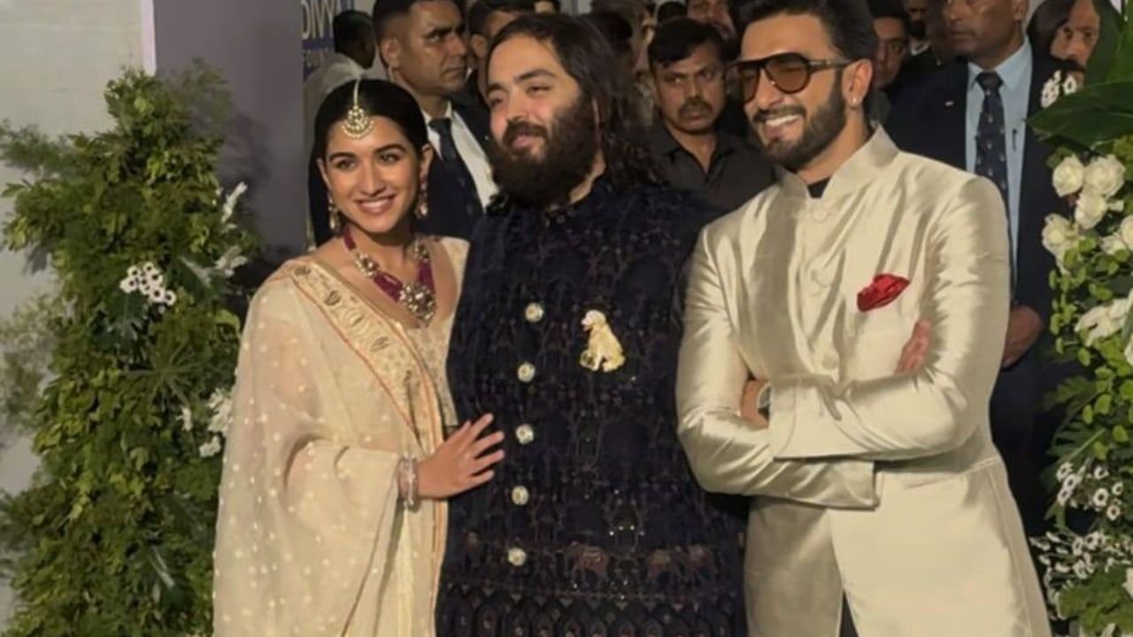 Shah Rukh Khan and the Ambani family's special moment at the Global Peace Honors Ceremony, the video created a stir on social media.