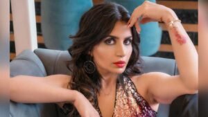 Actress Priya Ahuja Rajda sets new fitness record, sets Asian record by doing plank with 75 kg weight