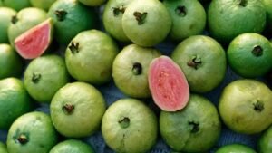 Vitamins in Guava: Is eating guava on an empty stomach beneficial or harmful? Learn about the importance of eating it at the right time and method.