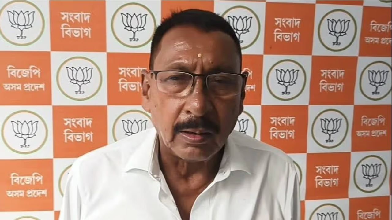 Assam: Former Union Minister Rajen Gohain makes a major political move, leaving the BJP and joining the Assam Jatiya Parishad.