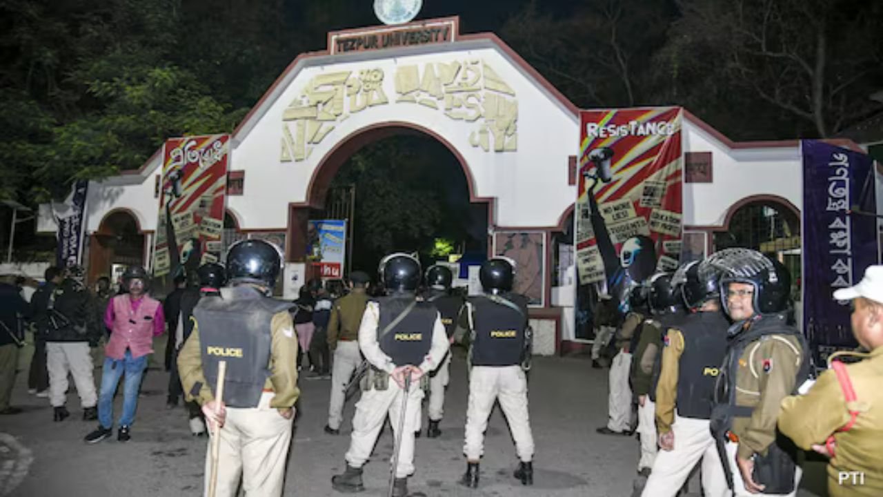 Assam: Protest continues at Tezpur University for 80 days! Will an investigation into Vice-Chancellor Shambhunath Singh now begin?