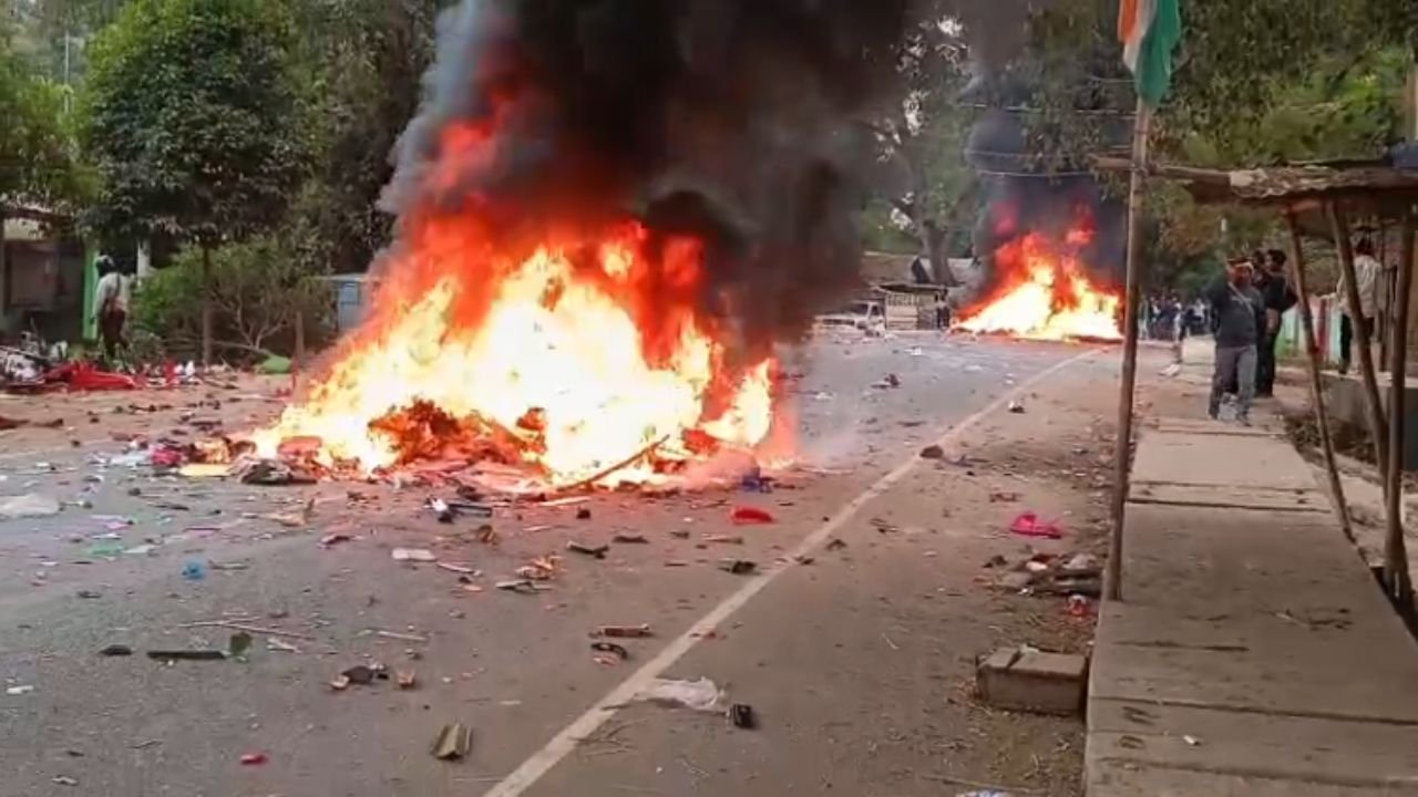 Assam News: A horrific scene of violence unfolded at Kheroni market in Assam, where police resorted to baton charges and tear gas.