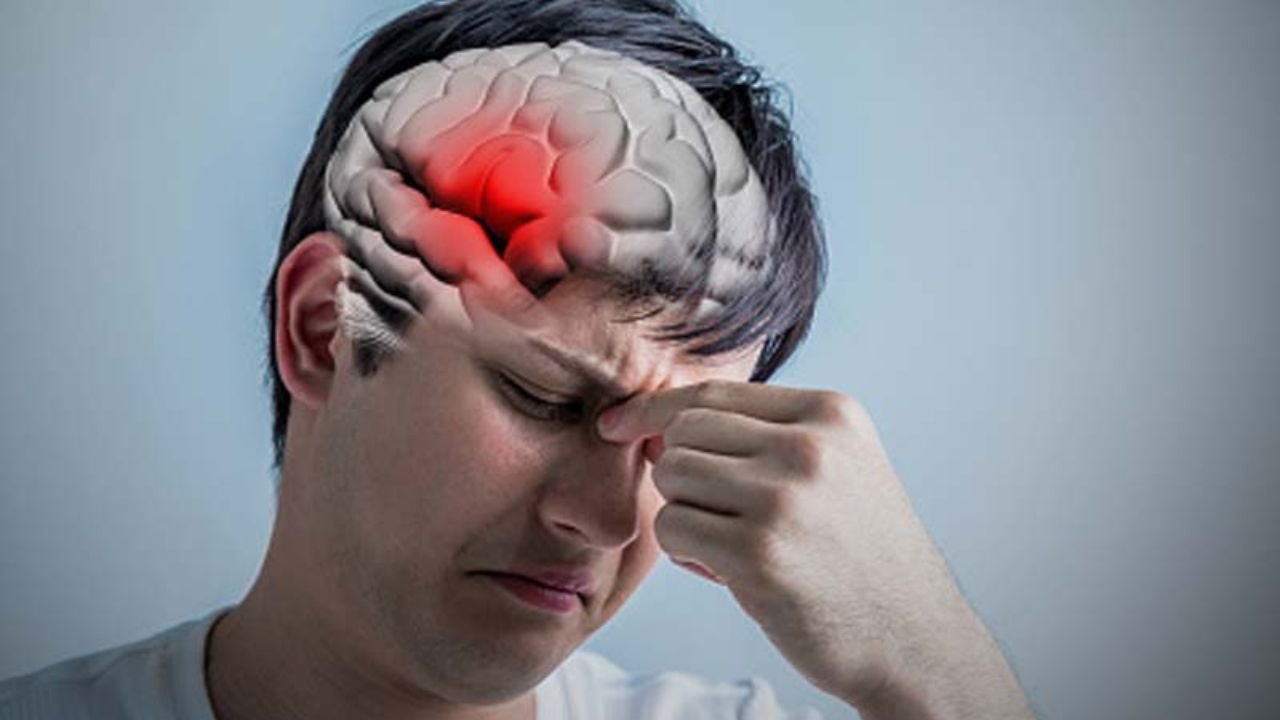 Brain Hemorrhage Symptoms: Learn how Sadhguru saved his life and how the dangerous symptoms of a brain hemorrhage were identified.