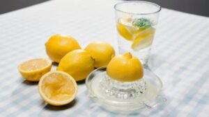 Lemon Water Benefits and Risks: What Ayurvedic Doctors Say About Daily Consumption Limits