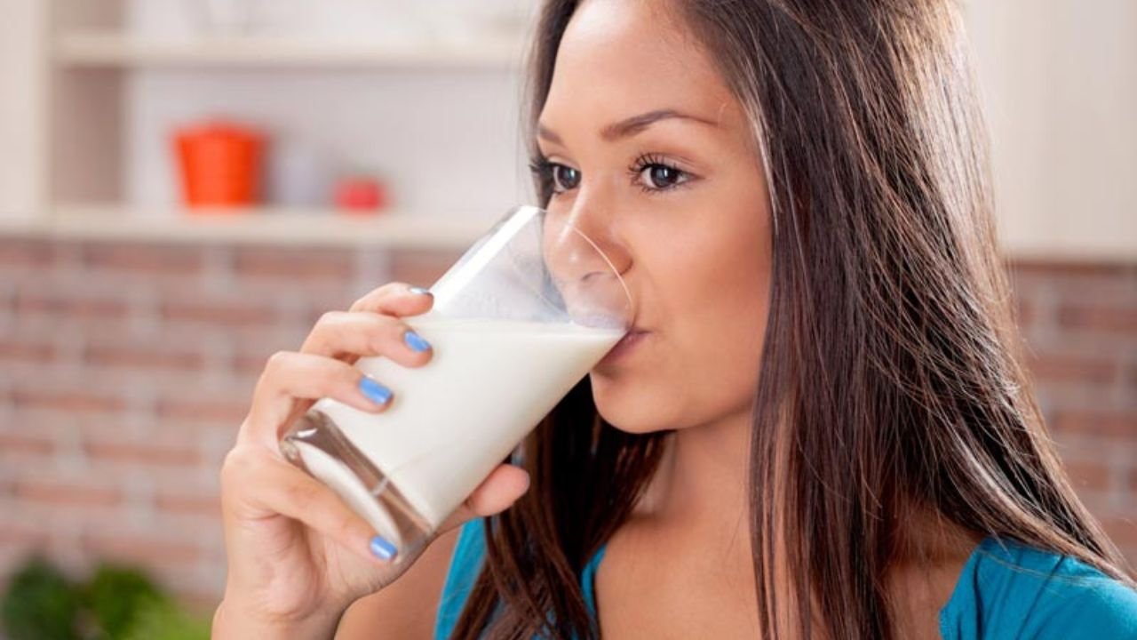 Milk Side Effects: Milk Under Medical Scrutiny as Experts Advise Limits Over Immunity and Cancer Concerns