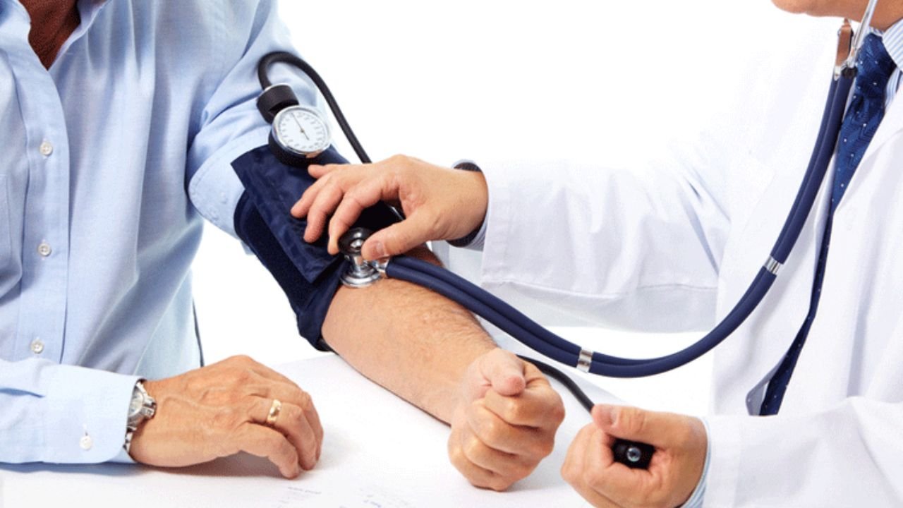 High blood pressure gives warning before heart attack, know the Ayurvedic solution
