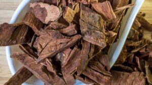Arjuna bark has medicinal properties that strengthen the body from within.
