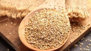 Consuming white sesame seeds will strengthen bones and eliminate hair problems.