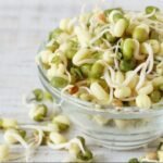 Eating sprouted moong in the morning boosts physical strength and immunity.