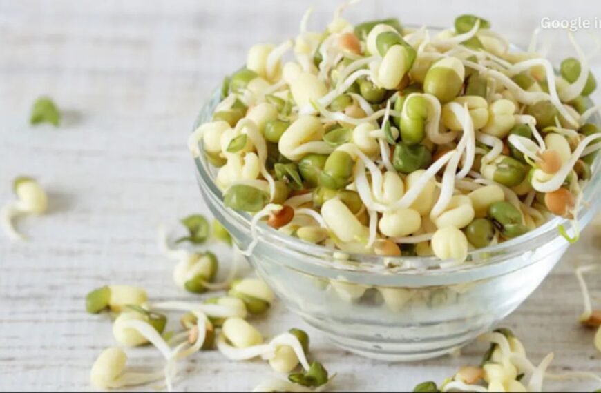 Eating sprouted moong in the morning boosts physical strength and immunity.