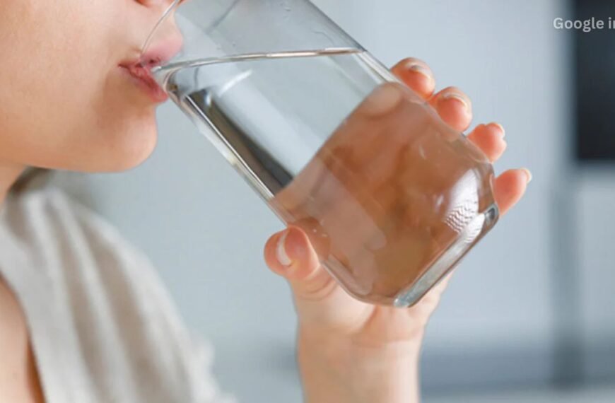 Health Experts Warn Certain People Against Drinking Water Immediately After Waking Up