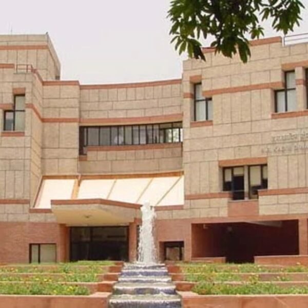 Apart from IIT Kanpur, what are the top engineering colleges in Uttar Pradesh?