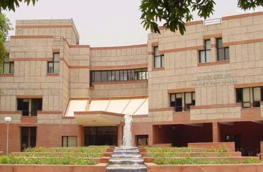 Apart from IIT Kanpur, what are the top engineering colleges in Uttar Pradesh?