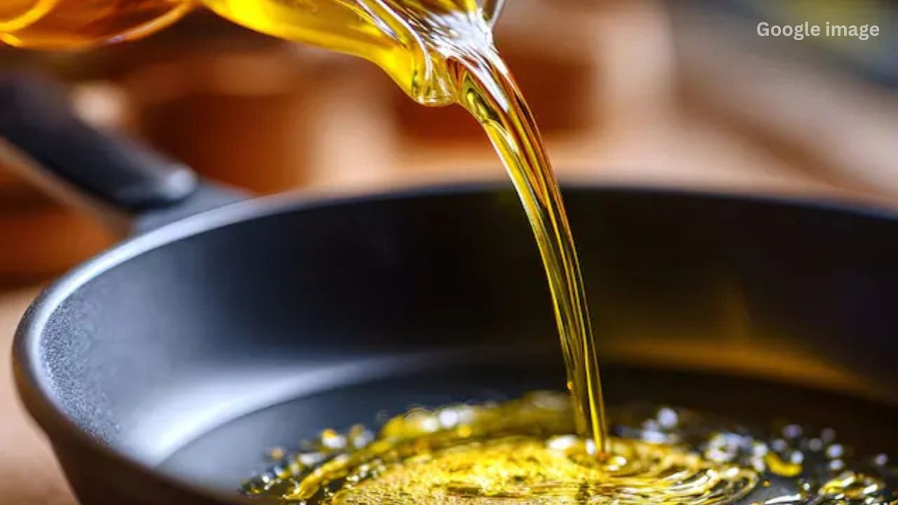 Repeatedly reheated deep-frying oil can increase the risk of heart and cancer manifold.